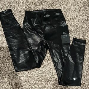 Black Foil Wundertrain Leggings